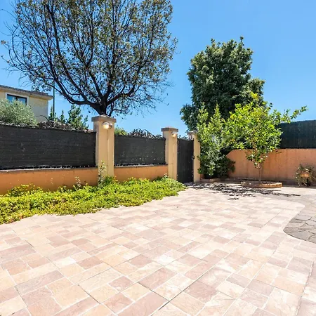 Laura Prázdninový dům *